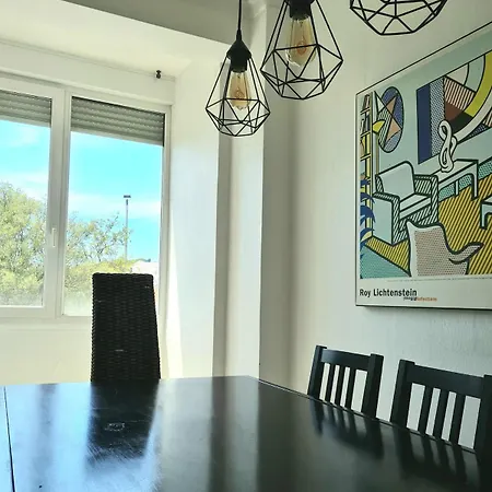 아파트 Ac In The Bedrooms, Near The River, Spacious 리스본